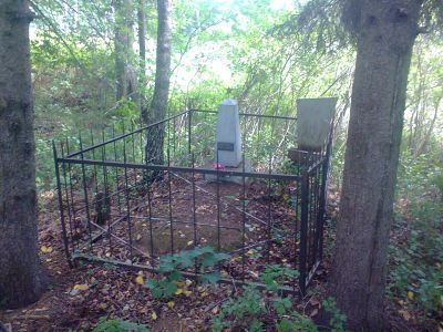 Братская могила советских воинов, погибших в боях с немецко-фашистскими захватчиками в 1941 г.