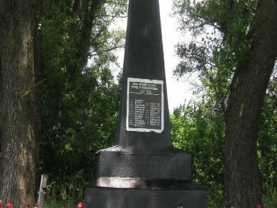 Братская могила 19 советских воинов, погибших в 1943 г. в бою с немецко-фашистскими захватчиками