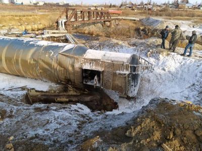 Дополнительные заградительные боны установили на месте разлива нефтепродуктов в Мирнинском районе