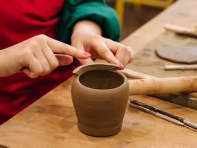 В Таттинском районе детей обучают гончарному делу