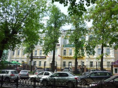 Дом, (Бывш. с/х техническое училище), где 16 октября 1918 года на общегородском собрании молодежи г. Вятки была создана городская комсомольская организация и избран городской комитет во главе с Е. Кочкиной
