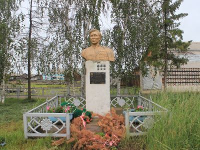 Могила Петрова Дмитрия Ананьевича (1921-1971 гг.) – полного кавалера Ордена славы