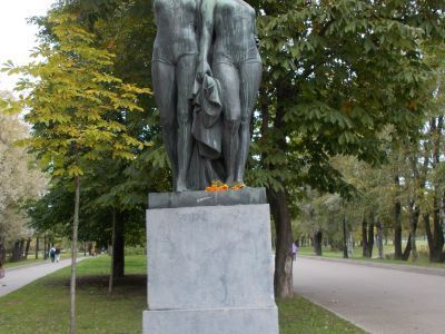 Скульптура "Физкультурницы"