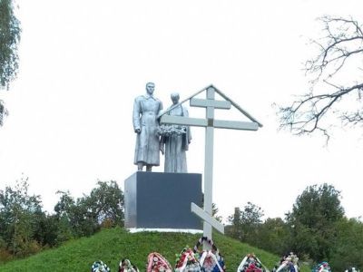 Братское кладбище советских воинов, погибших в боях с фашистами