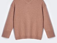 Джемпер с v-образной горловиной и широкими рукавам