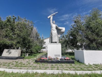 Братская могила советских воинов, погибших в период Сталинградской битвы