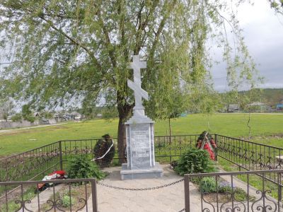 Братская могила советских воинов погибших в боях с фашистскими захватчиками