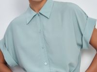 Блузка с коротким рукавом и отложным воротником