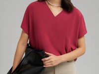 Свободная блузка с v-вырезом