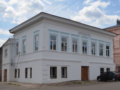 Жилой дом (бывший купеческий)