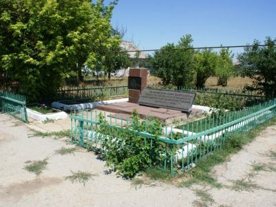 Памятный знак в честь воинов-односельчан, погибших в годы Великой Отечественной войны