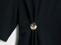 Футболка с брошью, Черный