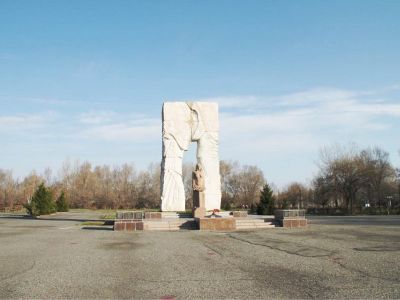 Памятник "Скорбящая мать"