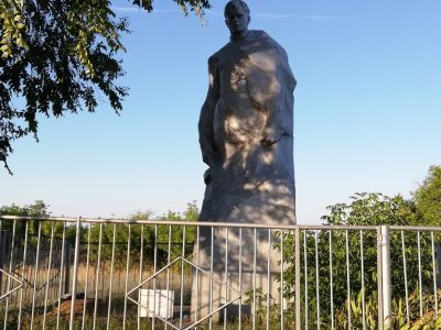 Братская могила советских воинов, погибших в период Сталинградской битвы