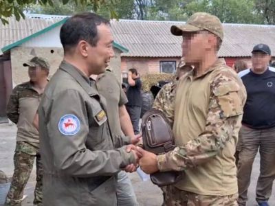 Глава Якутии передал бойцам квадроциклы и гуманитарную помощь в зоне СВО