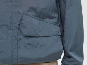 Ветровка с капюшоном свободного силуэта