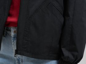 Ветровка с водоотталкивающим эффектом