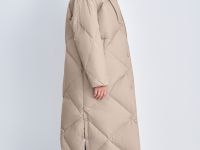 Пуховое пальто с воротником-стойкой и капюшоном