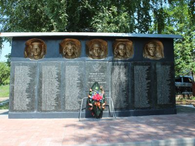 Памятник воинам-землякам, погибшим в годы войны