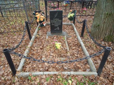 Братская могила советских летчиков