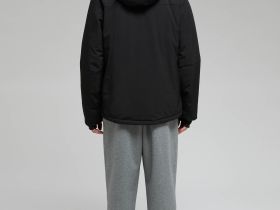 Горнолыжная куртка полуприлегающего силуэта