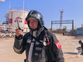 В Якутске прошли учения по тушению пожара на складе жидкого топлива