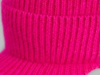 Вязаная шапка с козырьком из шерсти