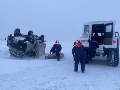Микроавтобус УАЗ перевернулся на автозимнике «Сангар» в Кобяйском районе