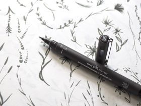 Линер UNI PIN brush 200 (S) кисть, темно-серый