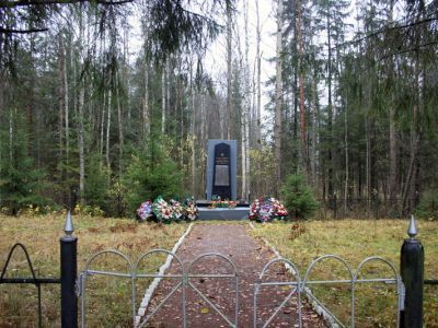 Братское кладбище советских воинов, погибших в 1941-44 гг.