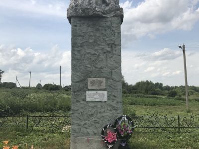 Обелиск, установленный на месте гибели героев-стратонавтов Усыскина Ильи Давыдовича, Васенко Андрея Андреевича, Федосеенко Павла Федоровича