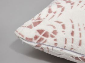 Наволочка декоративная Foliate, розовая