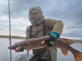 Рыбалка на Лене в районе устья реки Вилюй. Трофейная рыбалка (щука, ленский осетр) с проживанием на турбазе