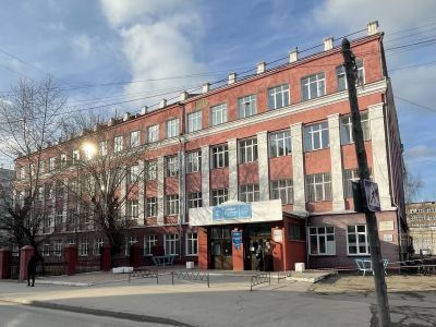 Здание, где размещался госпиталь раненых на фронтах Великой Отечественной войны