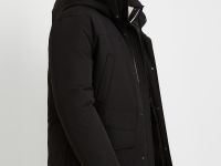 Пуховое полупальто с накладными карманами и капюшоном