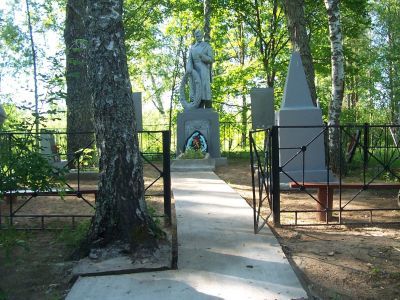 Братская могила воинов Советской Армии, погибших в 1944 г.