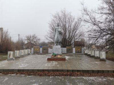 Братская могила советских воинов, погибших в период Сталинградской битвы