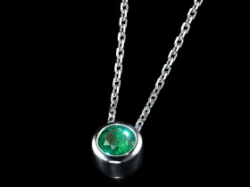 Колье из серебра с изумрудом э0678кл02220890