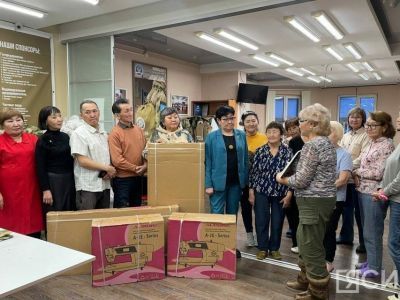 Волонтерскому швейному цеху в Якутске подарили дополнительное оборудование