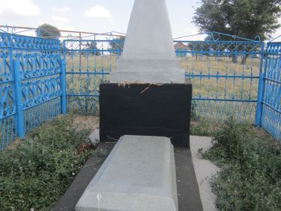 Братская могила 15 воинов Советской Армии, погибших в боях в 1942 - 1943 гг.