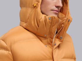 Пуховое пальто с капюшоном