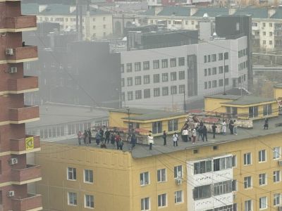 «Пришлось прыгать на крышу соседнего дома»: очевидцы рассказали о пожаре на улице Курашова в Якутске