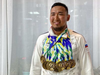 Одиннадцать учеников тренера Василия Оленова стали золотыми медалистами Игр народов Якутии 