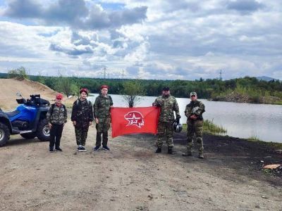 Юнармейцы Алдана приступили к очистке берега ключа Каменистый