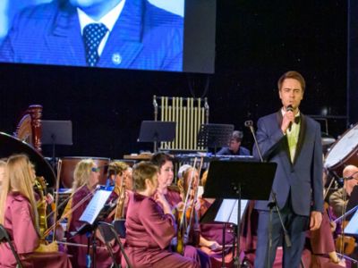 "ЛУЧШЕЕ И ЛЮБИМОЕ" МИХАИЛ ГОЛОВУШКИН С ОРКЕСТРОМ