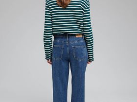 Свободные джинсы с высокой посадкой