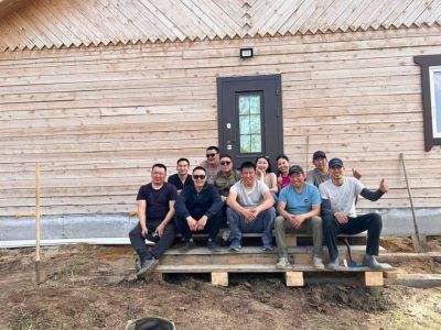 Строители помогают жителям Намского района в восстановлении после паводка