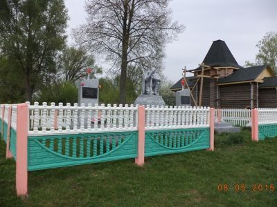 Братская могила 5 советских воинов, погибших в 1943 г. в бою с немецко-фашистскими захватчиками