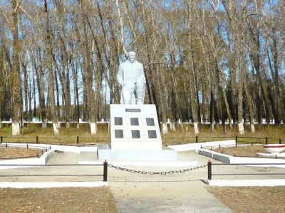 Памятник землякам, погибшим в боях за Родину в 1941-1945 гг.