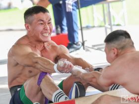 Завершились соревнования по мас-рестлингу и якутской вертушке на Играх Манчаары